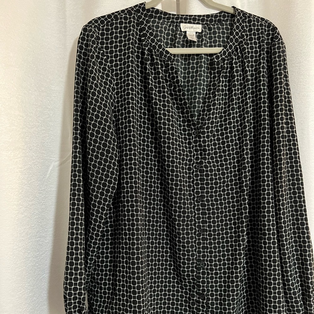 Nice blouse with a cool pattern